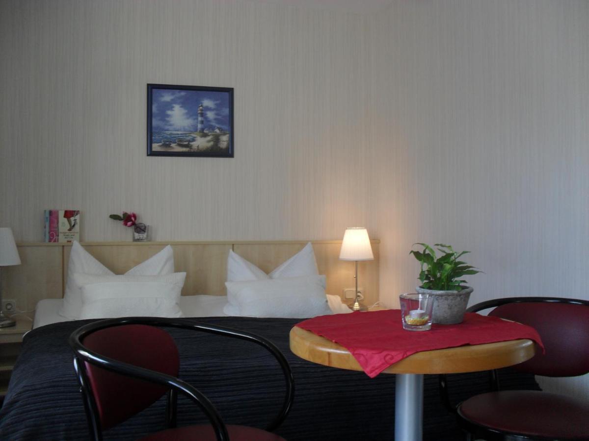 Hotel-Pension Zur Mole Wiek auf Rügen Eksteriør billede