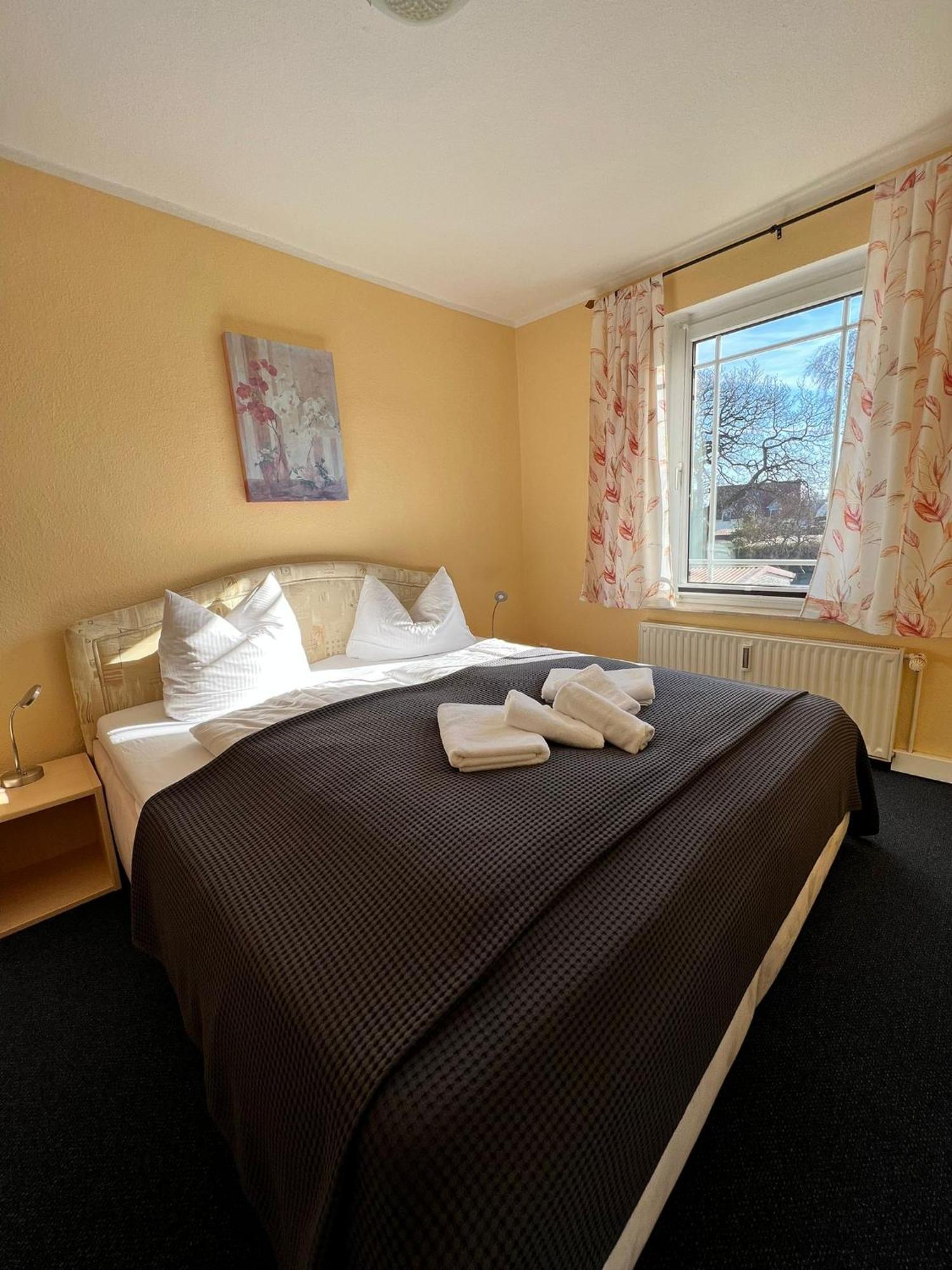 Hotel-Pension Zur Mole Wiek auf Rügen Eksteriør billede